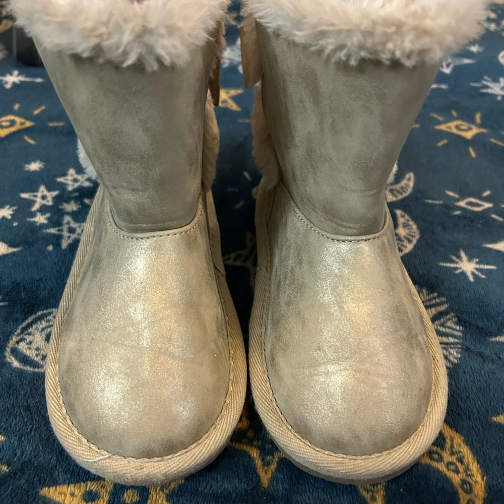 Girls Gold Shimmery Children’s Place Size 9 Faux Fur Lined Boots